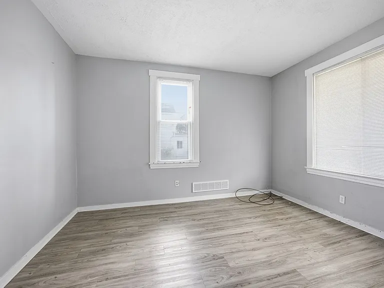 827 Hinnerman St — Photo 24