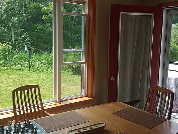 Dining / Lvrm. Picture window, backyd, porch. Lots of solar heating in winter from window saves on heating bill.