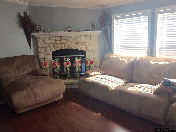 3rd image of 10748 Oakdale