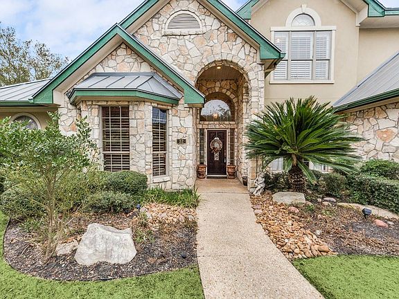 3rd image of 32 Galleria Dr