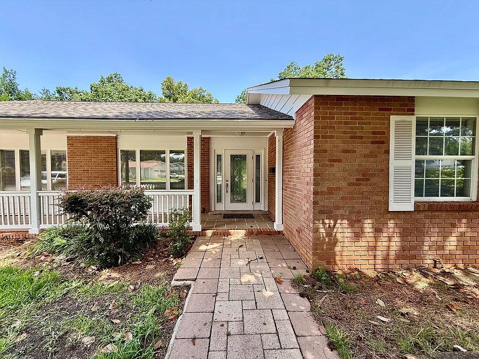 204 Nandina Rd