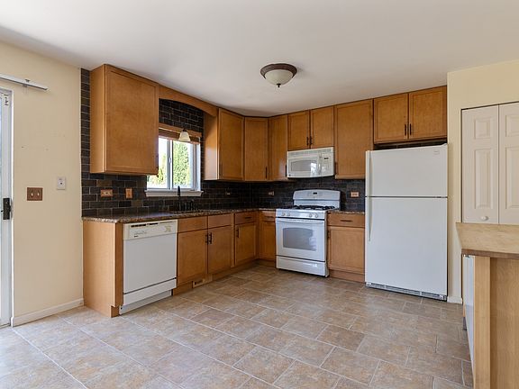 4th image of 394 E Stanton Ct