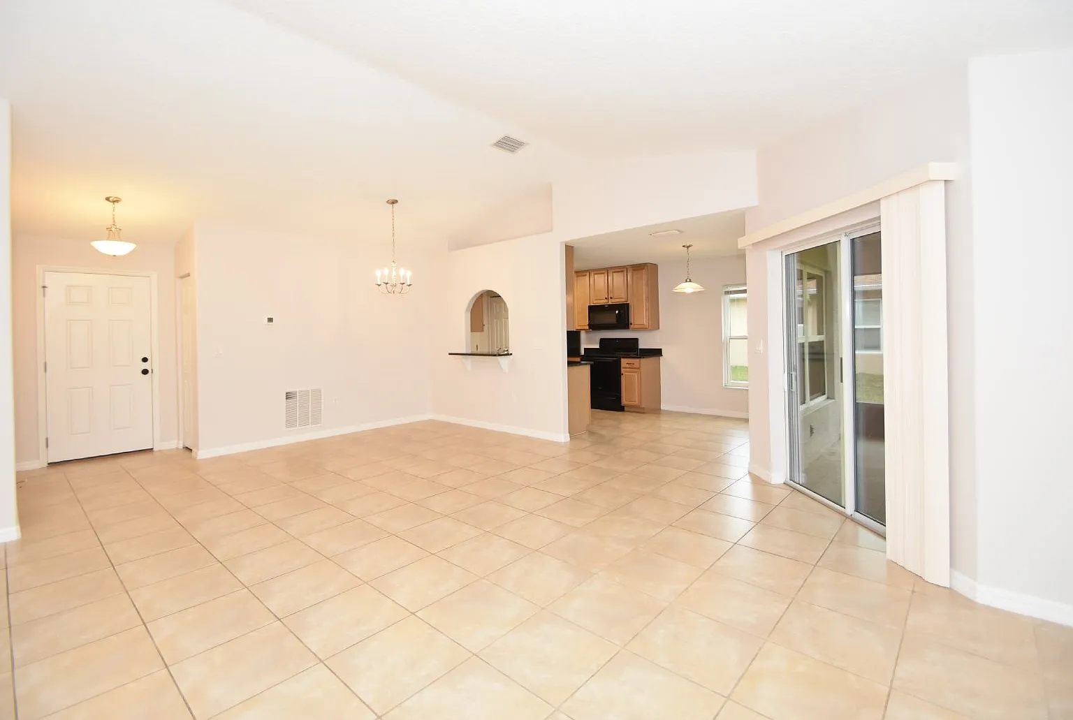 3 bed, 2.0 bath, 1350 sqft, $1,950 — Photo 4