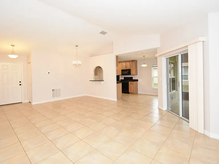 34 Renshaw Dr — Photo 4