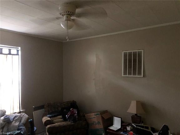 5th image of 209 Shaw St