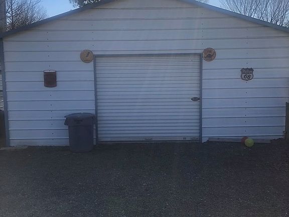 4th image of 325 Dowell St