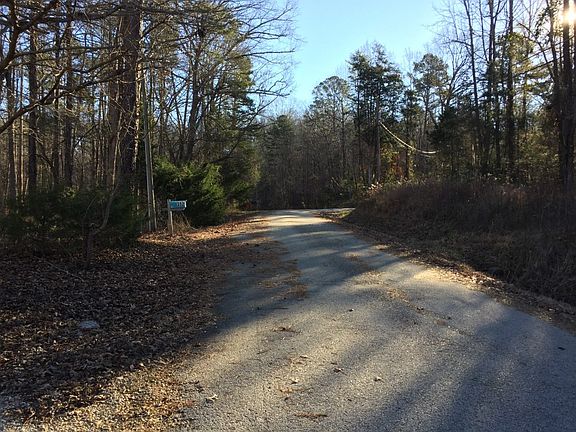 4th image of 380 Lake View Dr