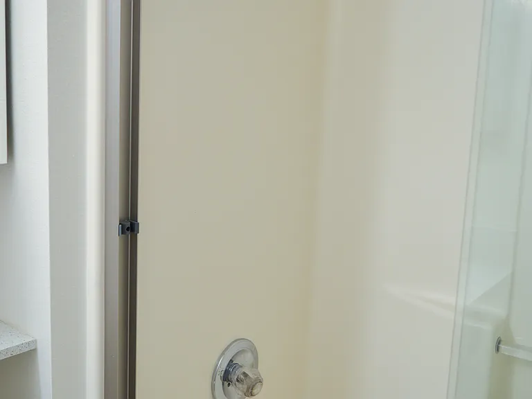 1726 Winona Blvd #104 — Photo 40