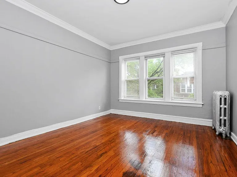 7557-59 S. Calumet Ave. / 348-58 E 76th St. — Photo 17