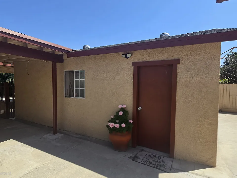 1175 Cypress Ave #B