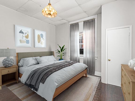4th image of 17 W Lexington Ave