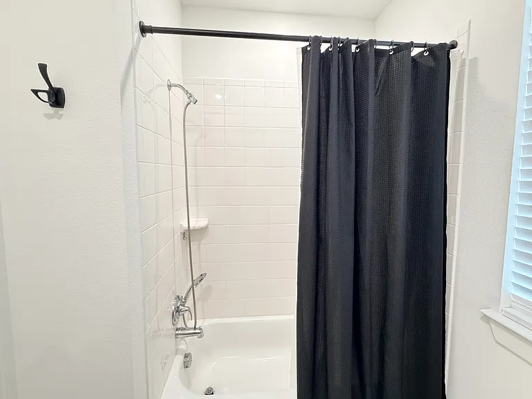 1613 Sandhill Ln — Photo 12