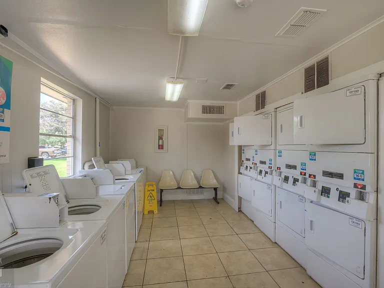 Willow Park Apartments — Photo 8