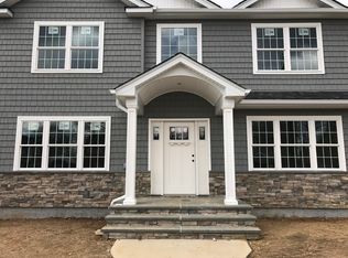 142 Park Ln, Massapequa, NY