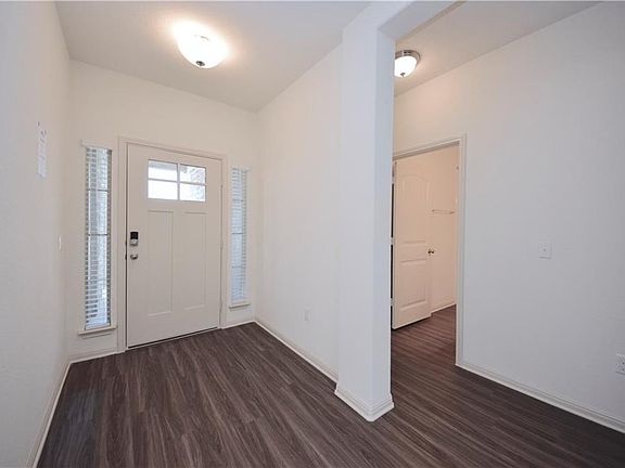 5th image of 16829 Aventura Ave