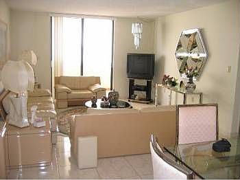 5th image of 1621 Collins Ave APT 807