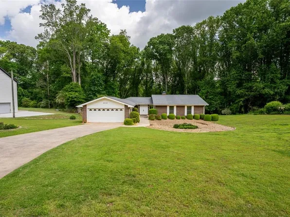 4216 Walnut Cir, Flowery Branch, GA 30542