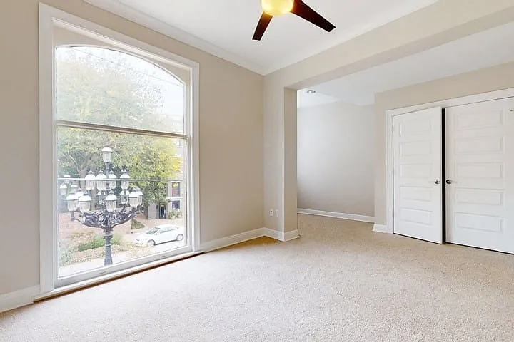 325-329 N Euclid Ave — Photo 13