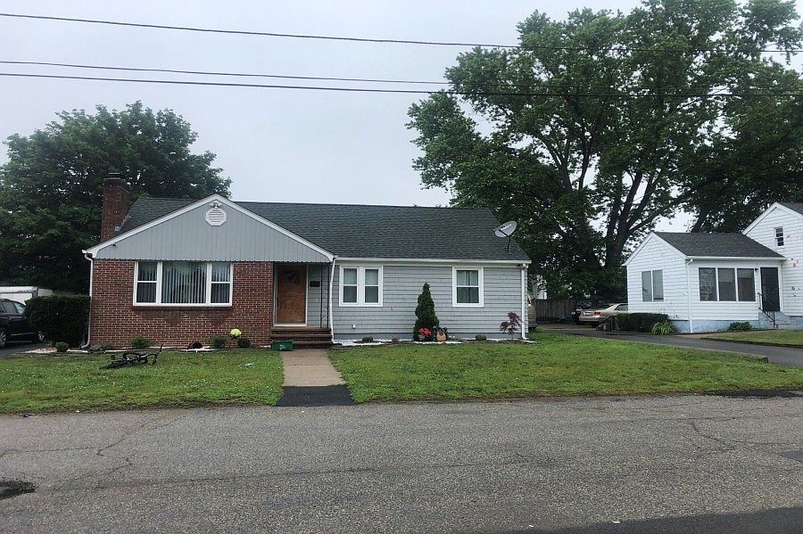 1st image of 10 Oakland Ave