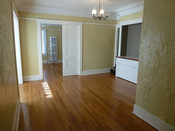 4th image of 229 Linden Ave