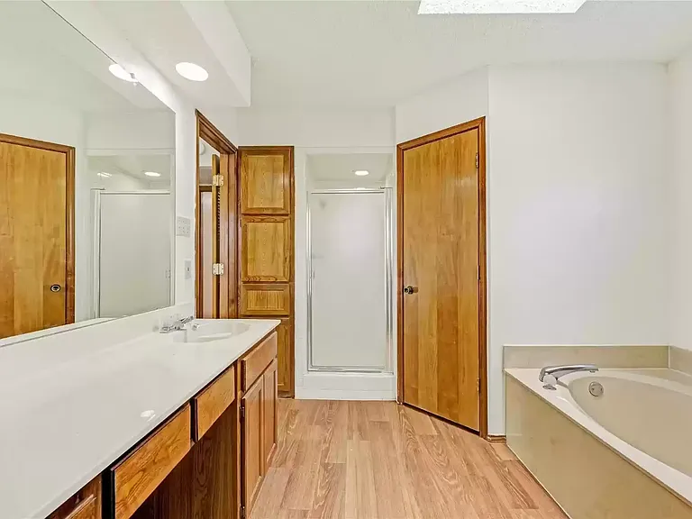 810 Castleview Dr — Photo 24
