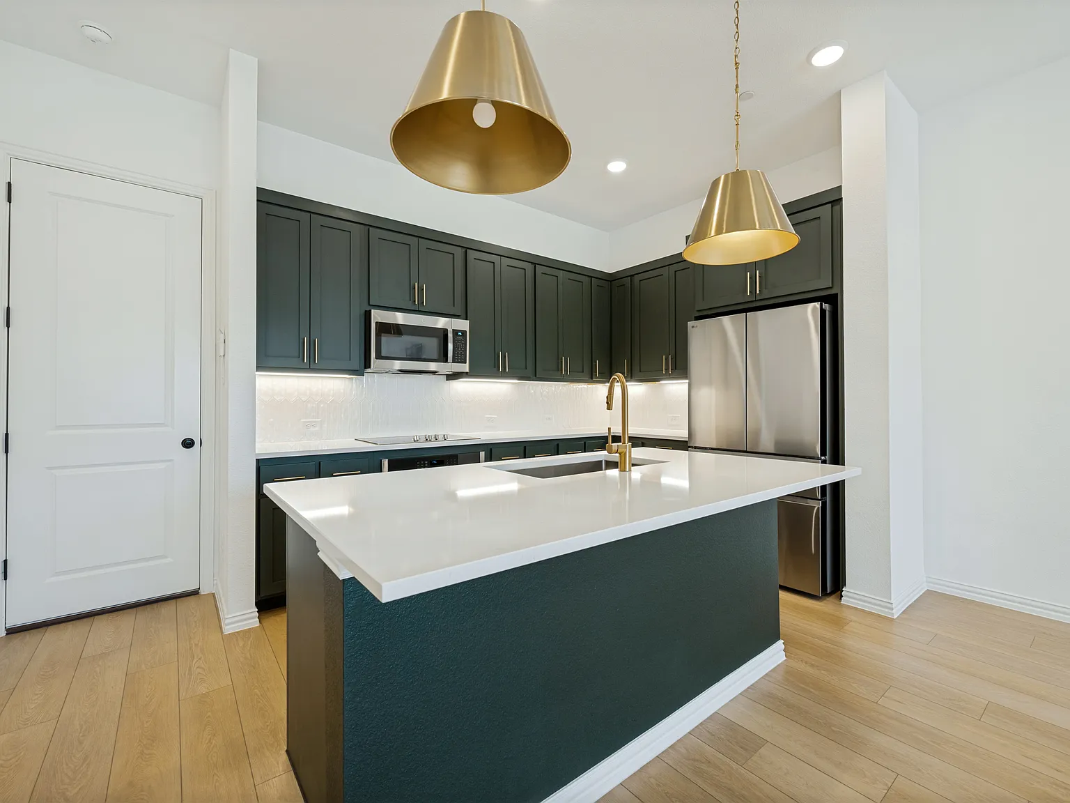 3 bed, 2.5 bath, 1712 sqft, $2,900 — Photo 4
