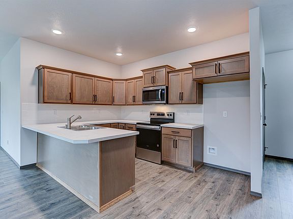 4th image of 404 N Martini Ln