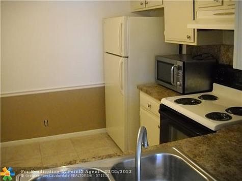 5th image of 1759 NE 40th Pl APT 607