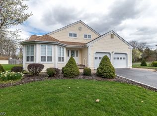 27 Ramapo Trl, Branchburg, NJ 08876