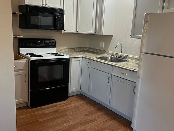 3rd image of 132 W Liana Dr