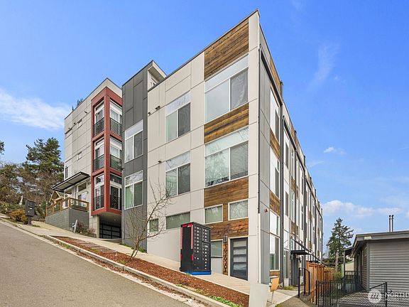 2nd image of 3026 SW Charlestown Street #B