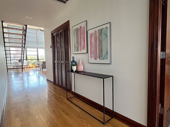 3rd image of 808 N Greenview Ave APT 4A