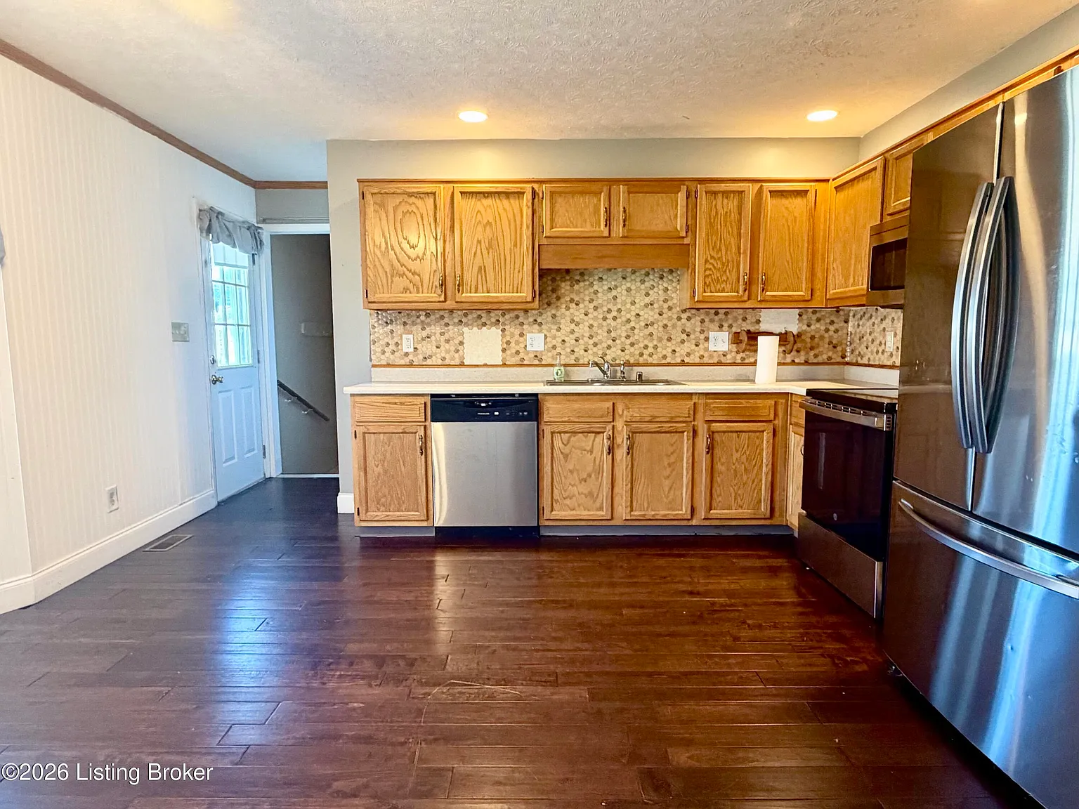 3 bed, 3.0 bath, 2476 sqft, $1,995 — Photo 4