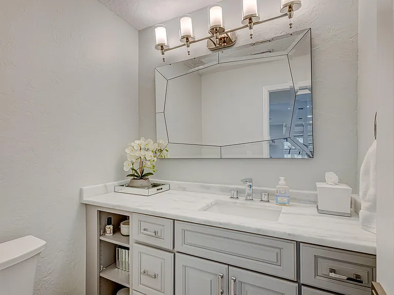17 Selby Ln — Photo 30