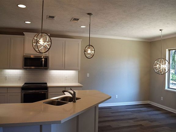 3rd image of 7217 Palisades Dr