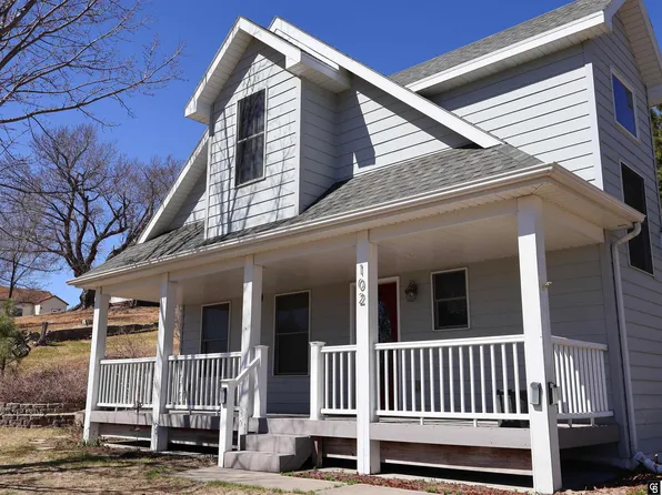 102 NE 3rd St, Mullen, NE 69152