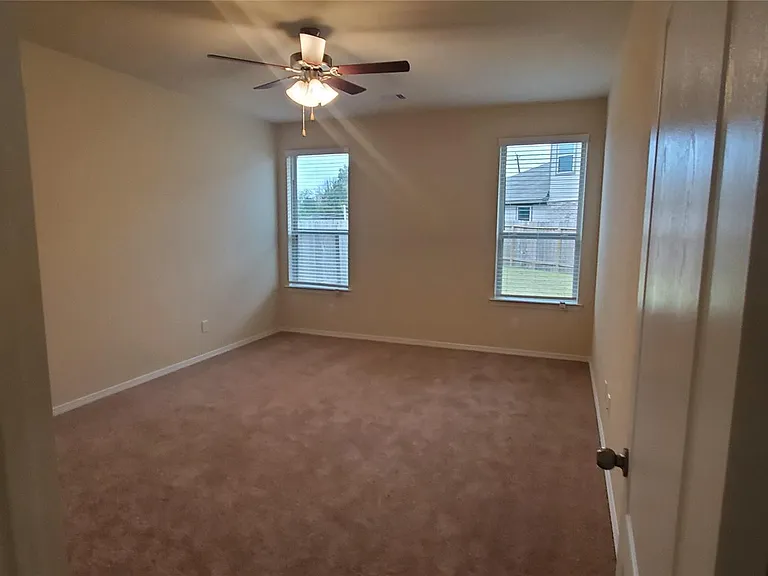 2530 Remembrance Cir — Photo 12