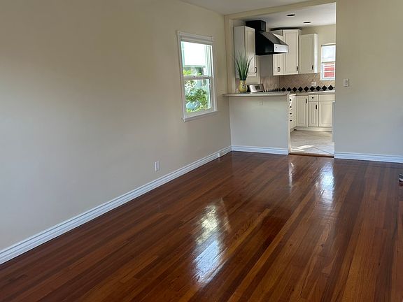 3rd image of 2424 Oak St