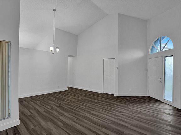 4th image of 1180 SW 108th Terrace