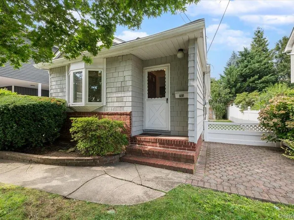 1915 Carroll Avenue, Merrick, NY 11566