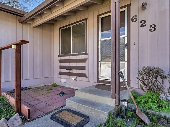 3rd image of 623 Dawn St