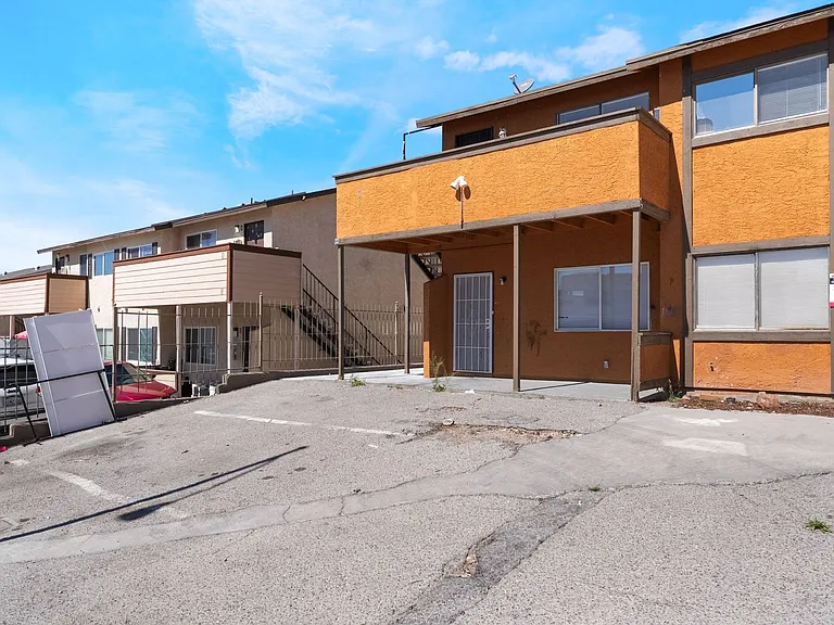 6982 Hopkins Dr #C — Photo 31