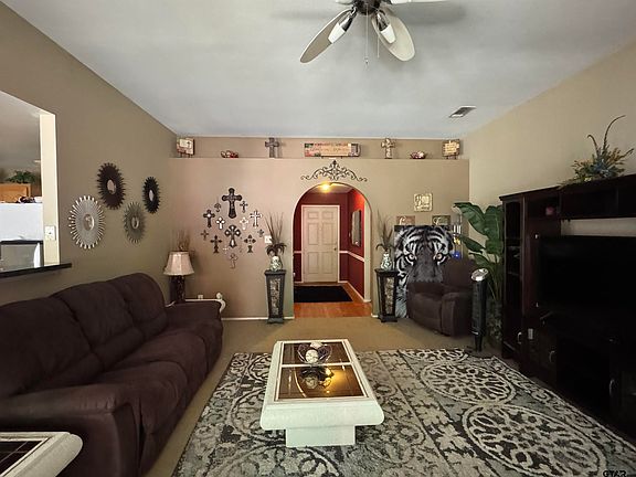 2nd image of 411 Frederick Cir