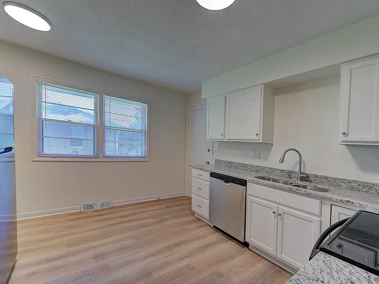 9000 Bayless Rd — Photo 4