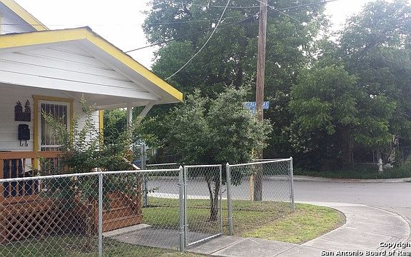 2nd image of 958 Lombrano St