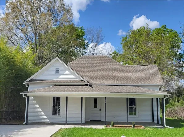 12 Forsyth St, Thomasville, NC 27360