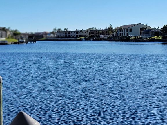 Extra wide intersecting canals. Great for turning around easily.