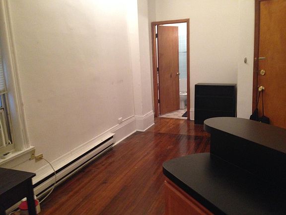 3rd image of 2330 N Clark St #103S