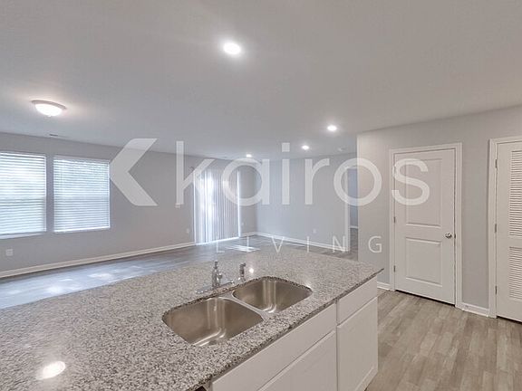 4th image of 2509 Upland Cir SE
