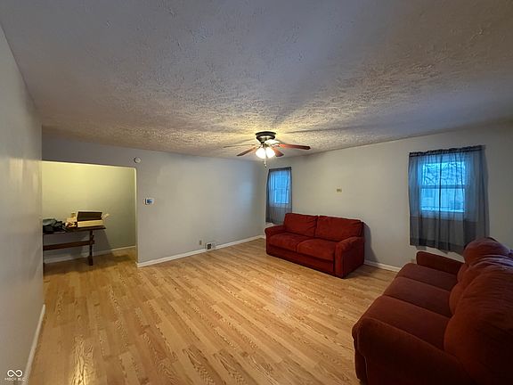 4th image of 141 W 4th St